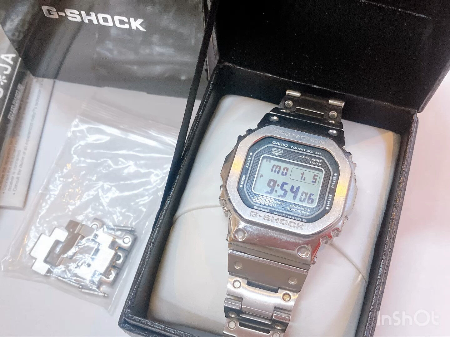 G-SHOCKのソーラー電波時計 GMW-B5000D-1J