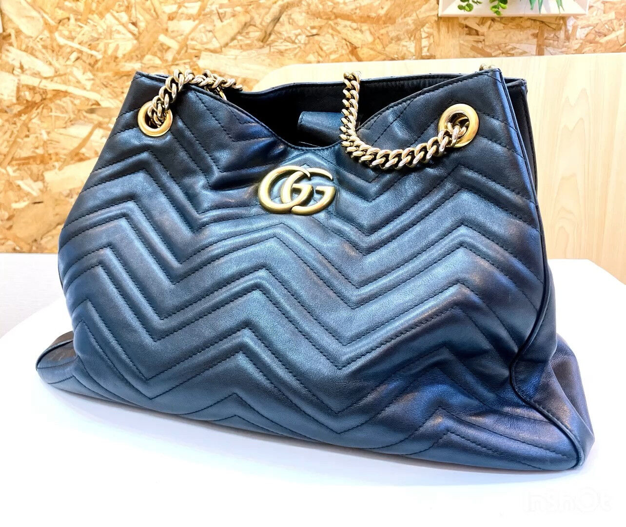 本日、グッチのGGマーモントチェーントートバッグをお買取りい