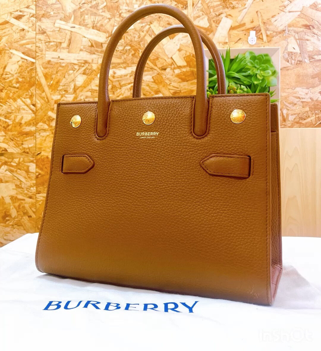 バーバリーのミニ タイトルバッグをお買取りいたしました